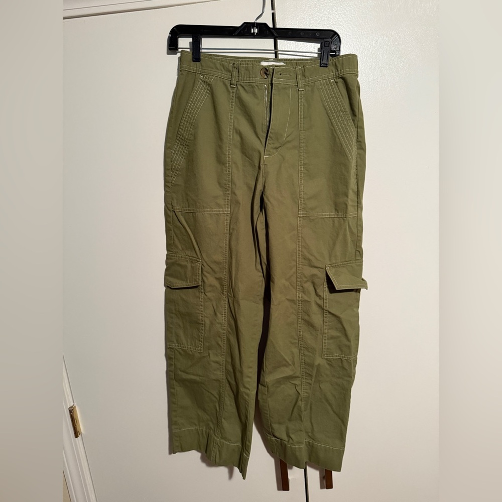 Green Cropped Cargo Pants with Utility Style